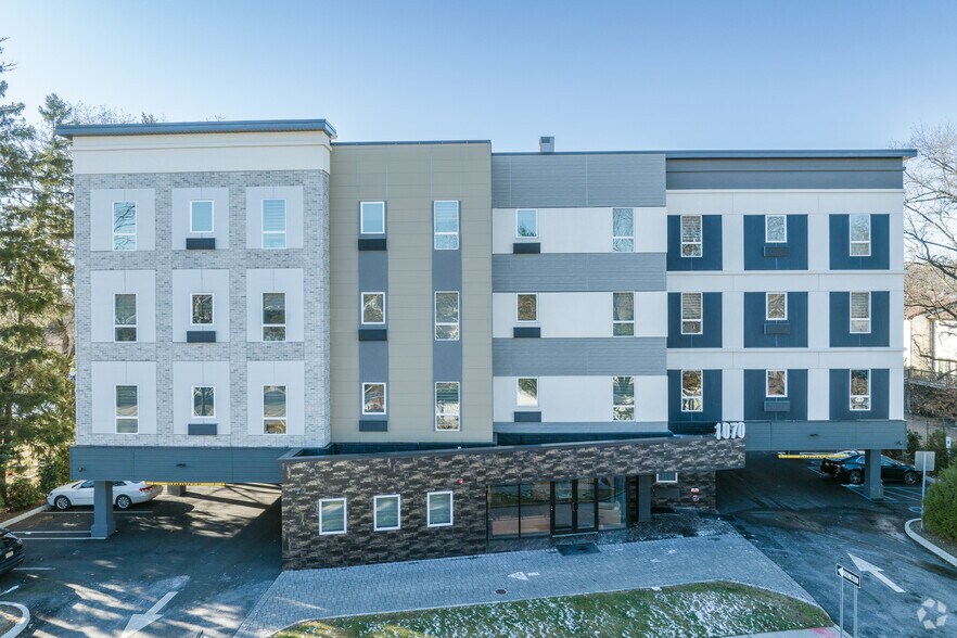 1070 River Rd, New Milford, NJ à vendre - Photo du bâtiment - Image 2 de 14