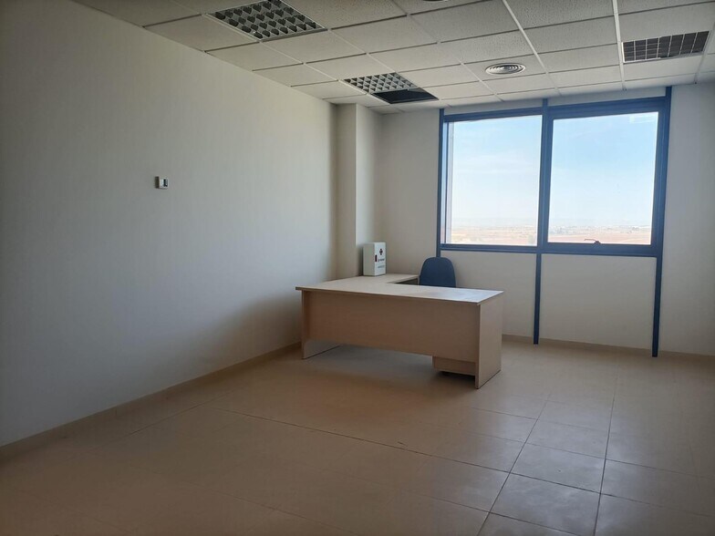 Bureau dans Sevilla, Sevilla à louer - Photo du bâtiment - Image 2 de 13