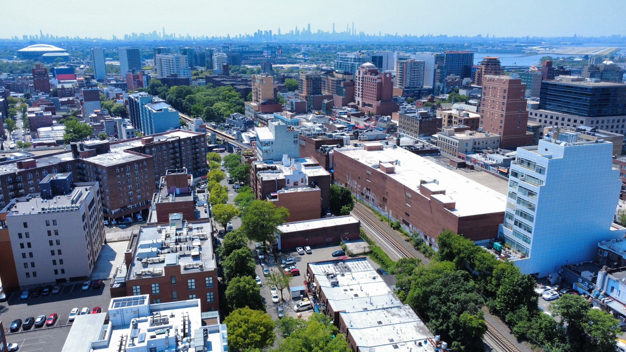 13651 41st Ave, Flushing, NY à vendre Photo du bâtiment- Image 1 de 1