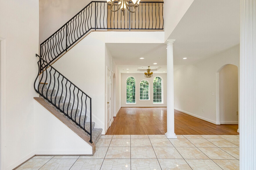 10811 Electric Ave, Lanham, MD à vendre - Photo du bâtiment - Image 2 de 21