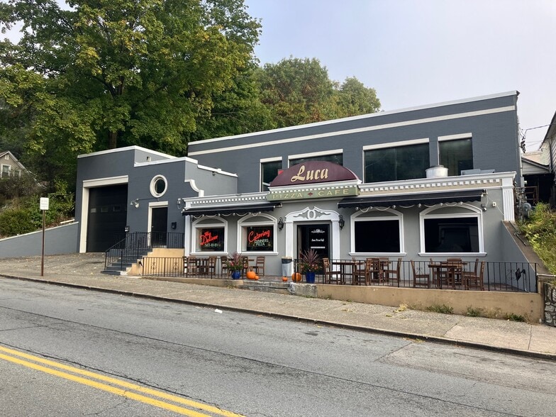 Newburgh Commercial Property Assemblage portefeuille de 3 propriétés à vendre sur LoopNet.ca - Photo du bâtiment - Image 3 de 11