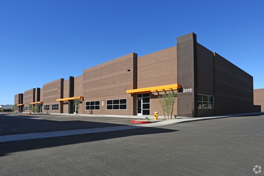 2025 W Deer Valley Rd, Phoenix, AZ à louer - Photo principale - Image 3 de 4