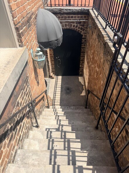 21 Barnard St, Savannah, GA à louer - Photo du bâtiment - Image 2 de 7