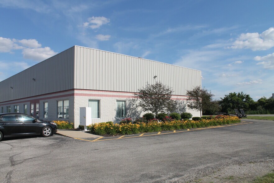 5333 Commerce Square Dr, Indianapolis, IN à louer - Photo du bâtiment - Image 2 de 6