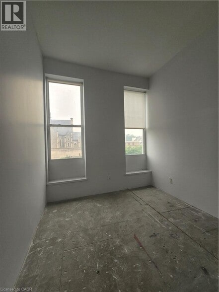 18 Water St N, Cambridge, ON for lease - Interior Photo - Image 3 of 5