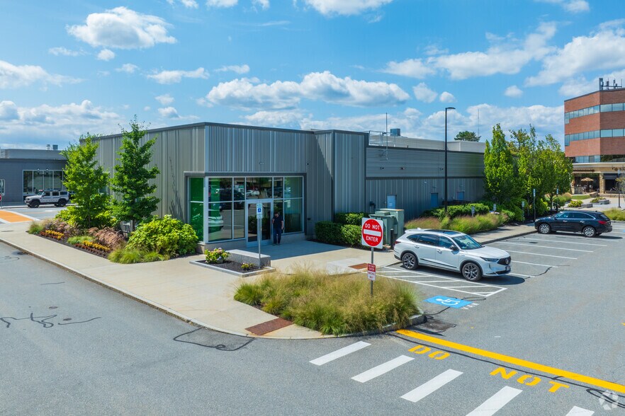 2400 District Ave, Burlington, MA à louer - Photo du bâtiment - Image 3 de 5