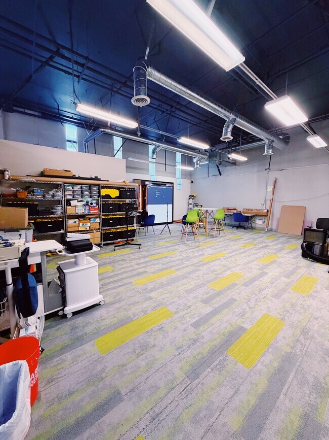 Plus de détails pour 335 N 3rd St, Burbank, CA - Commerce de détail à louer