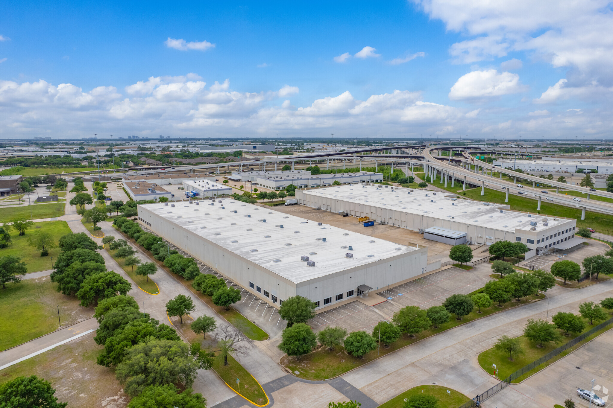 7049 Brookhollow West Dr, Houston, TX for lease Primary Photo- Image 1 of 6