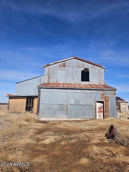 10162 N Central Rd, Elfrida, AZ à vendre - Photo du bâtiment - Image 2 de 5