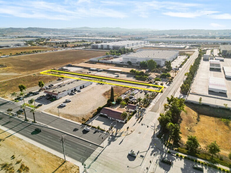 Perry St, Perris, CA à vendre - Aérien - Image 3 de 31