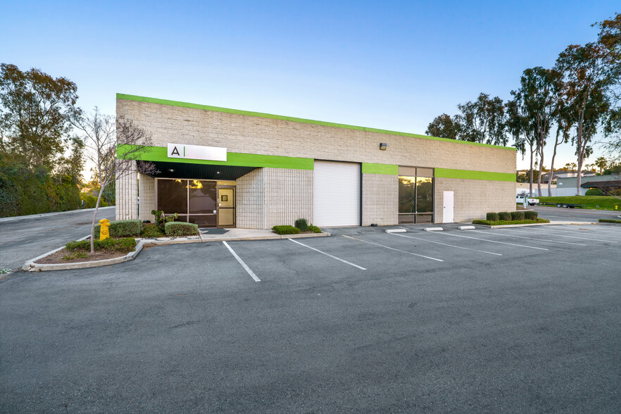 2120 Las Palmas Dr, Carlsbad, CA for lease - Building Photo - Image 2 of 2