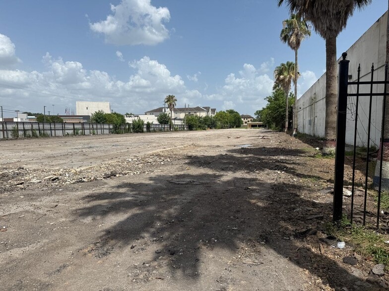 10015 Main St, Houston, TX for sale - Building Photo - Image 2 of 9