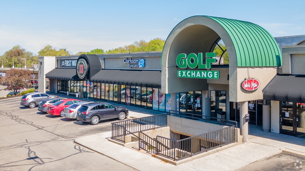 8110-8118 Montgomery Rd, Cincinnati, OH for lease - Building Photo - Image 3 of 4