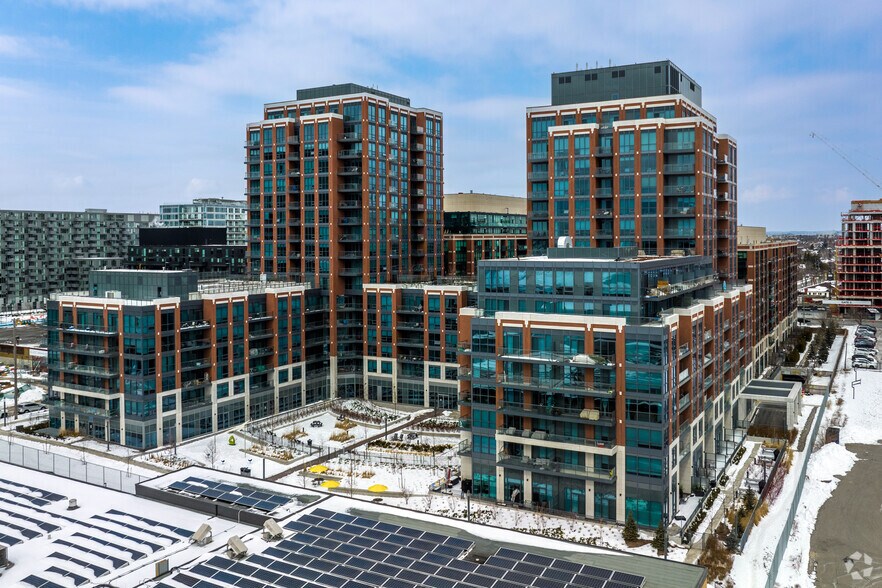 13 Tippett Rd, Toronto, ON à vendre - Photo du bâtiment - Image 2 de 8