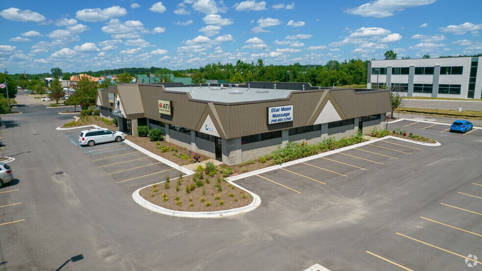 29600 S Wixom Rd, Wixom, MI à louer - Photo du bâtiment - Image 2 de 5