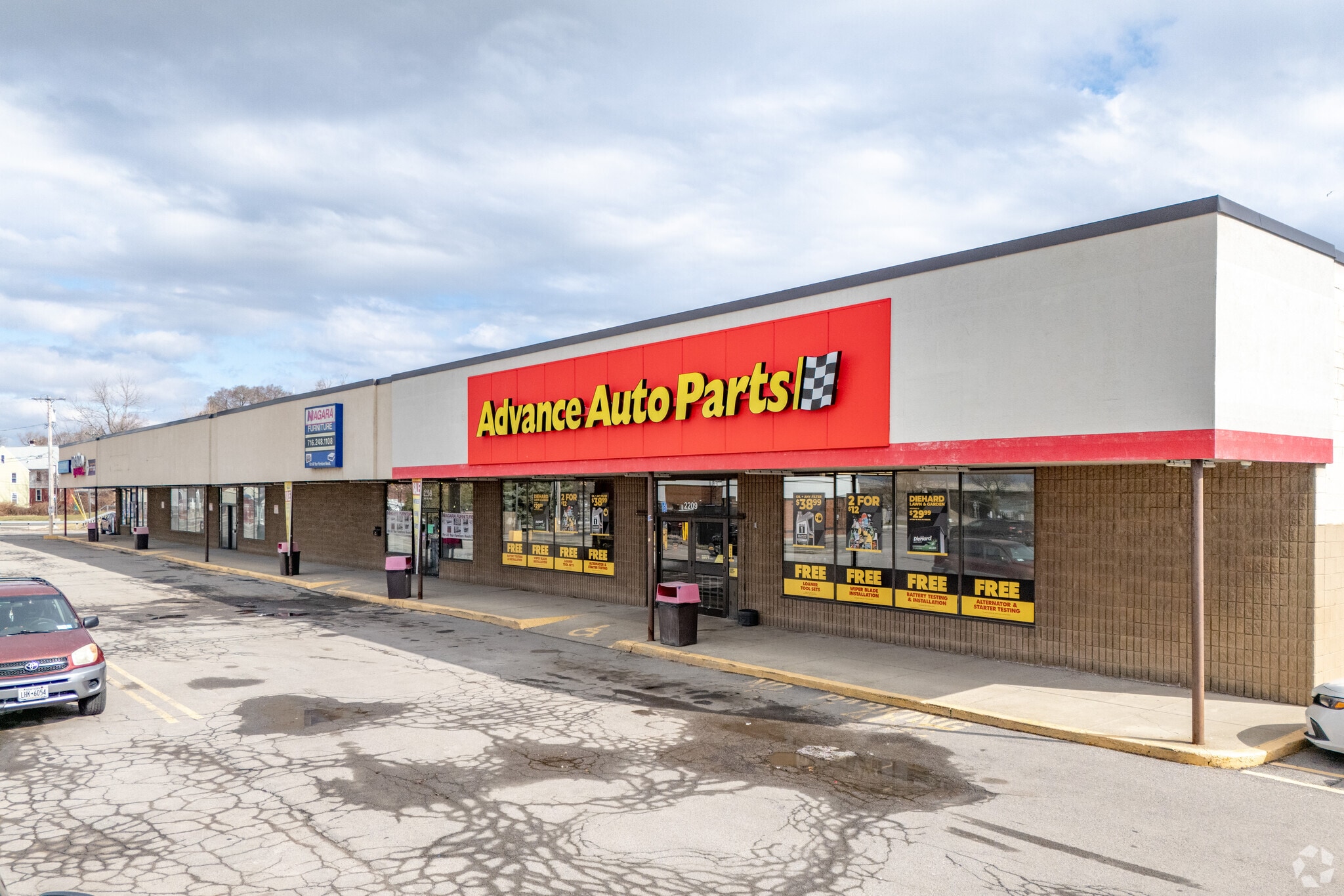 2211 Niagara St, Buffalo, NY for lease Primary Photo- Image 1 of 20