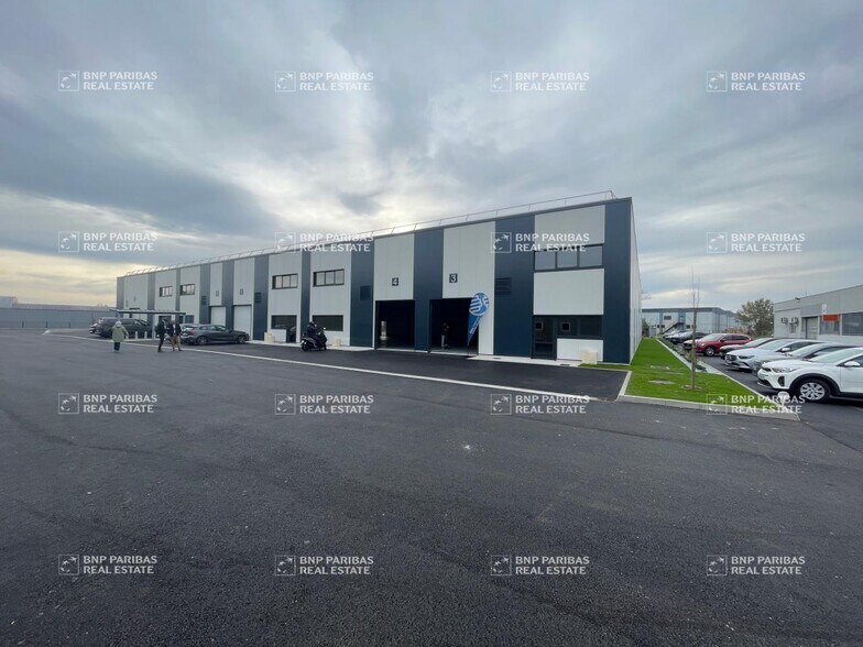 Flex in Blanquefort for sale - Building Photo - Image 2 of 8