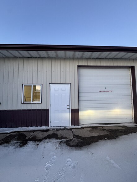 717 27th St SE, Minot, ND à louer - Photo du bâtiment - Image 2 de 30