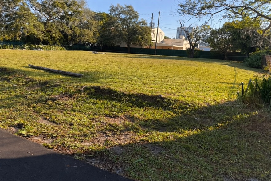 712 NW 1st Ave, Fort Lauderdale, FL à louer - Photo du bâtiment - Image 2 de 4