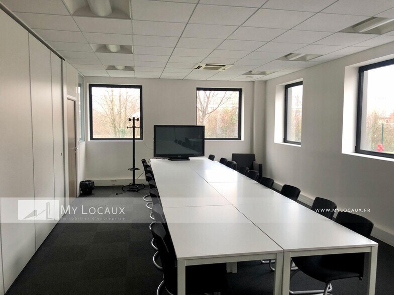 Industriel dans Villeneuve-la-Garenne à louer - Photo du bâtiment - Image 2 de 6