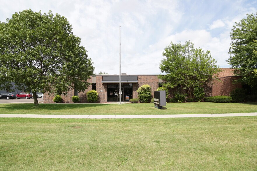 30475-30545 Stephenson Hwy, Madison Heights, MI à louer - Photo du bâtiment - Image 3 de 3