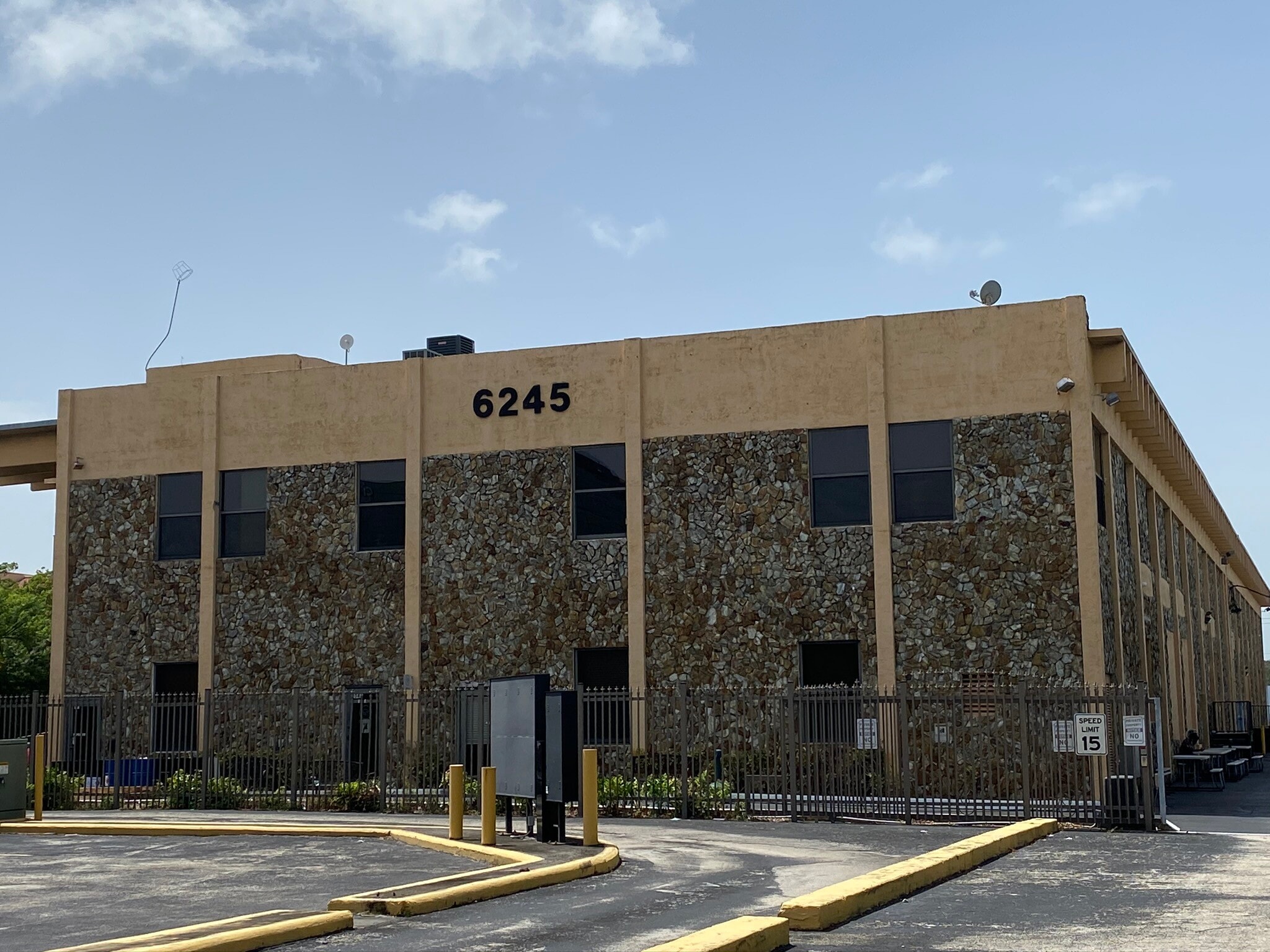 6245 N Powerline Rd, Fort Lauderdale, FL for lease Primary Photo- Image 1 of 16