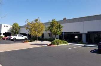 934 Calle Negocio, San Clemente, CA à louer Photo du bâtiment- Image 2 de 7