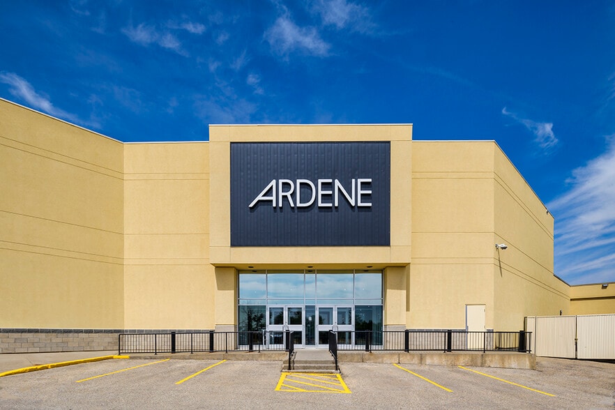 6359 50 Av, Red Deer, AB à louer - Photo du bâtiment - Image 2 de 12