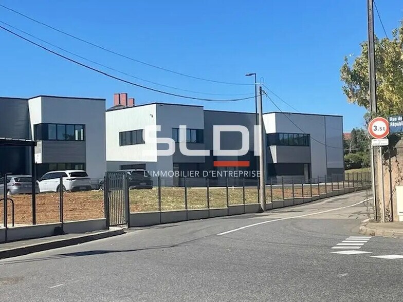 Flex in OULLINS-PIERRE-BÉNITE for sale - Building Photo - Image 1 of 11