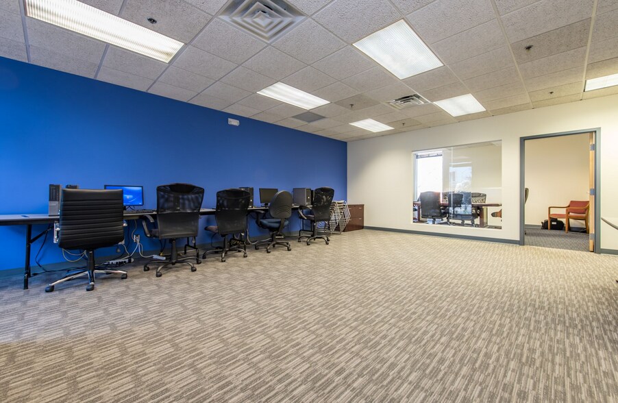 2099 Monroe Dr NE, Atlanta, GA à louer - Photo du bâtiment - Image 3 de 10
