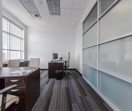 4228 N Central Expy, Dallas, TX à louer Photo du bâtiment- Image 2 de 3