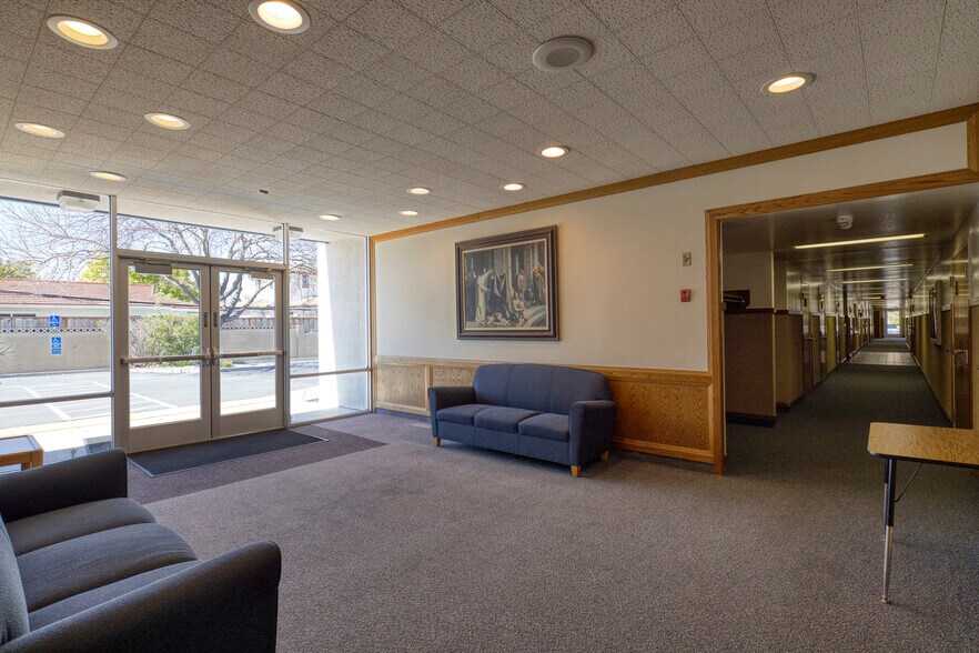 20125 Bollinger Rd, Cupertino, CA à vendre - Photo du bâtiment - Image 3 de 8