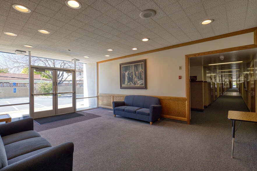 20125 Bollinger Rd, Cupertino, CA à vendre - Photo du bâtiment - Image 3 de 8