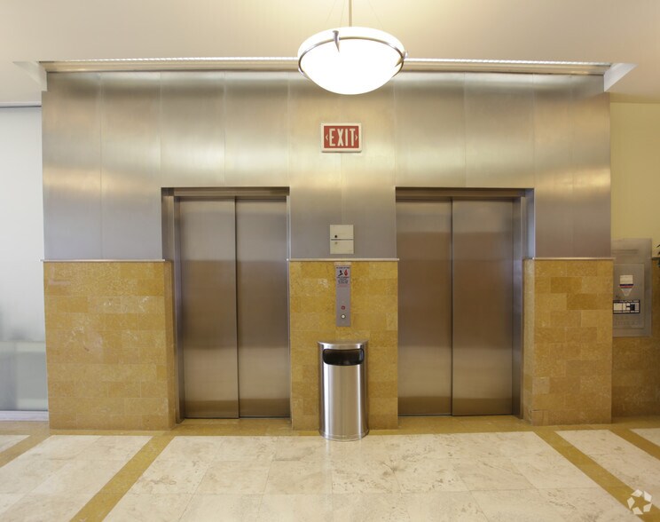 3808 W Riverside Dr, Burbank, CA for lease - Lobby - Image 3 of 5