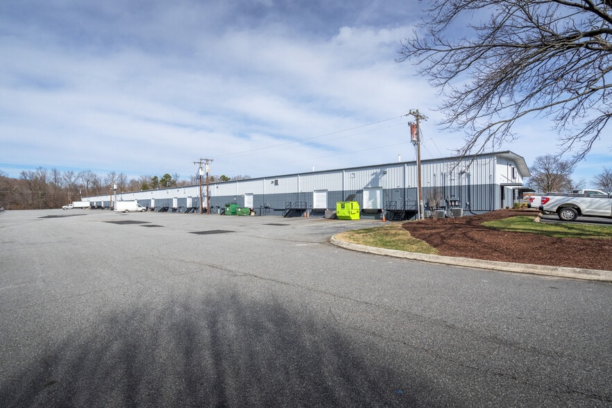 1381 South Park Dr, Kernersville, NC for lease - Building Photo - Image 3 of 5