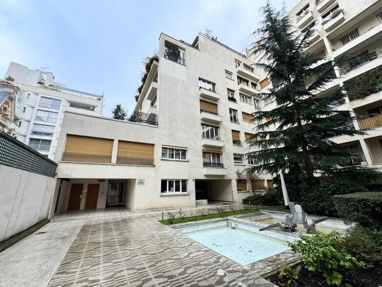 Bureau dans Paris à vendre - Photo du bâtiment - Image 1 de 18
