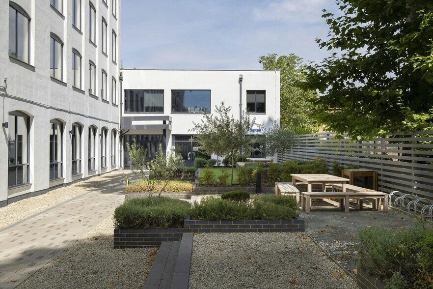 100 Cambridge Grove, Londres à louer - Photo du bâtiment - Image 2 de 26