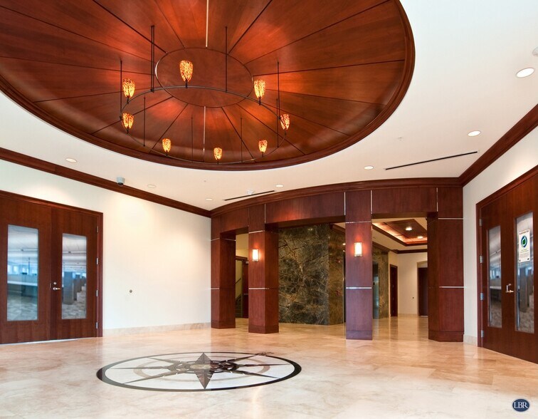 5700 N Harbor City Blvd, Melbourne, FL à louer - Photo du bâtiment - Image 3 de 15