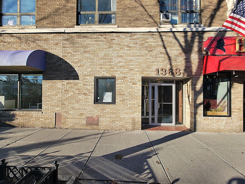 1368-1376 Beacon St, Brookline, MA for lease - Building Photo - Image 1 of 7