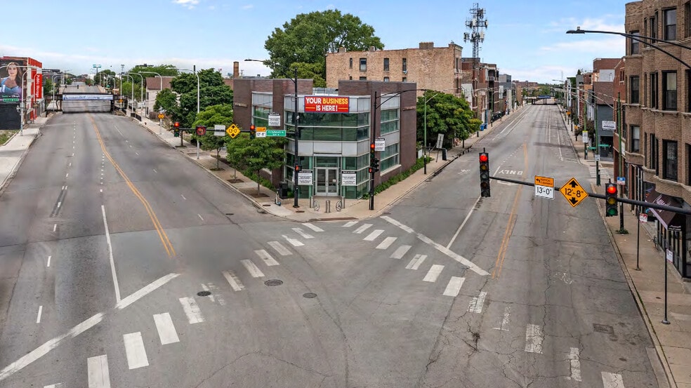 1640 W Fullerton Ave, Chicago, IL à vendre - Photo du bâtiment - Image 3 de 14
