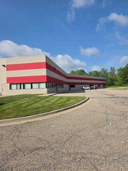 2556 Alamo Dr, Lansing, MI for lease - Building Photo - Image 2 of 4