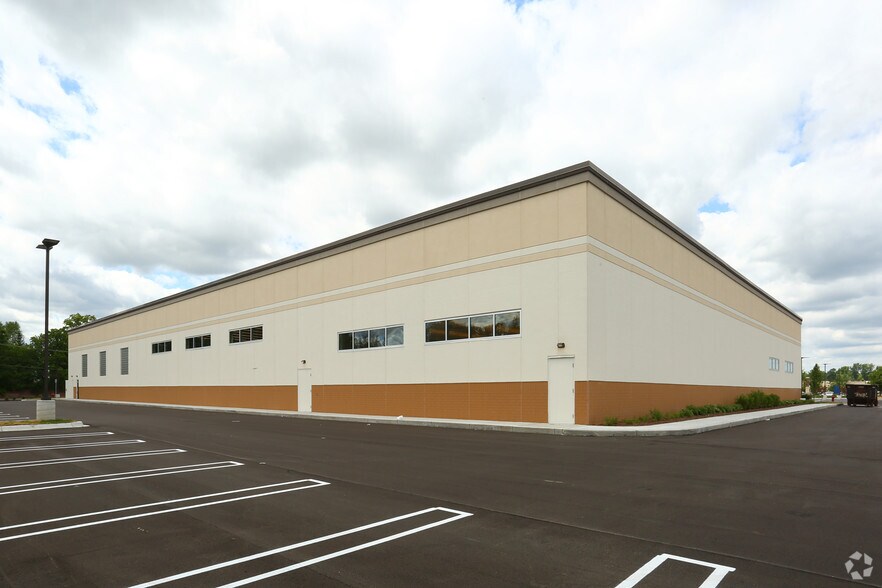 29659 7 Mile Rd, Livonia, MI à louer - Photo du bâtiment - Image 2 de 5