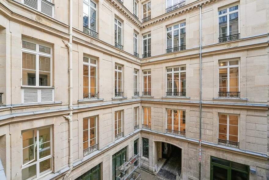 35 Rue Du Faubourg Poissonnière, Paris à louer - Photo du bâtiment - Image 2 de 2