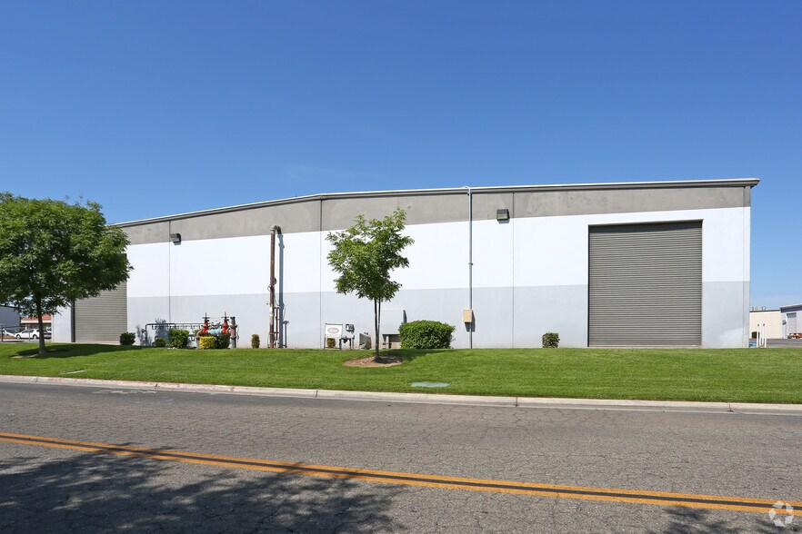 528 Noble St, Madera, CA à louer - Photo du bâtiment - Image 2 de 5