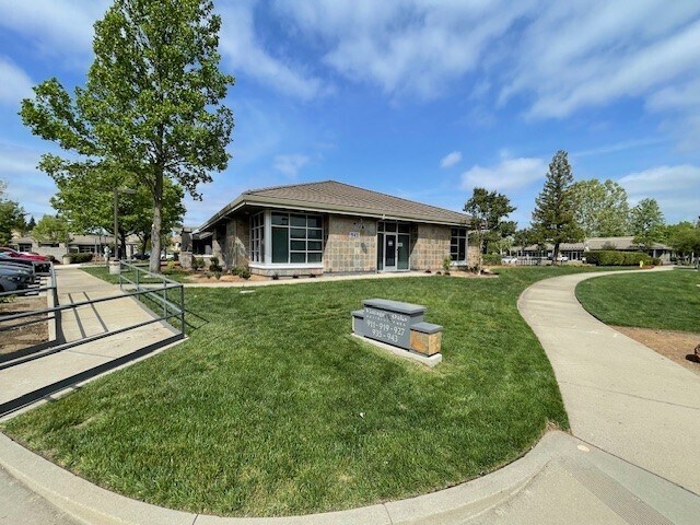 943 Reserve Dr, Roseville, CA à vendre - Photo du bâtiment - Image 2 de 13