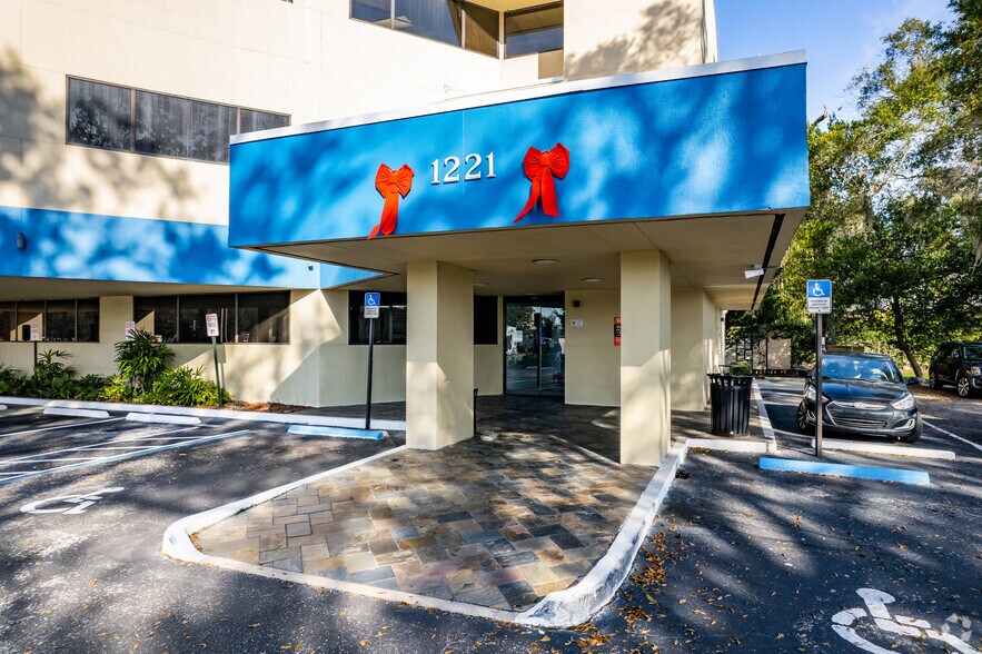 1221 W Colonial Dr, Orlando, FL à louer - Photo du bâtiment - Image 2 de 6