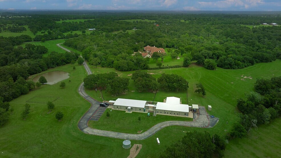 40693 Center Hill Road rd, Hempstead, TX à vendre - Photo du bâtiment - Image 1 de 88