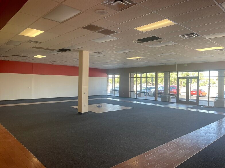 N Oracle Rd, Oro Valley, AZ à louer - Photo du bâtiment - Image 3 de 4