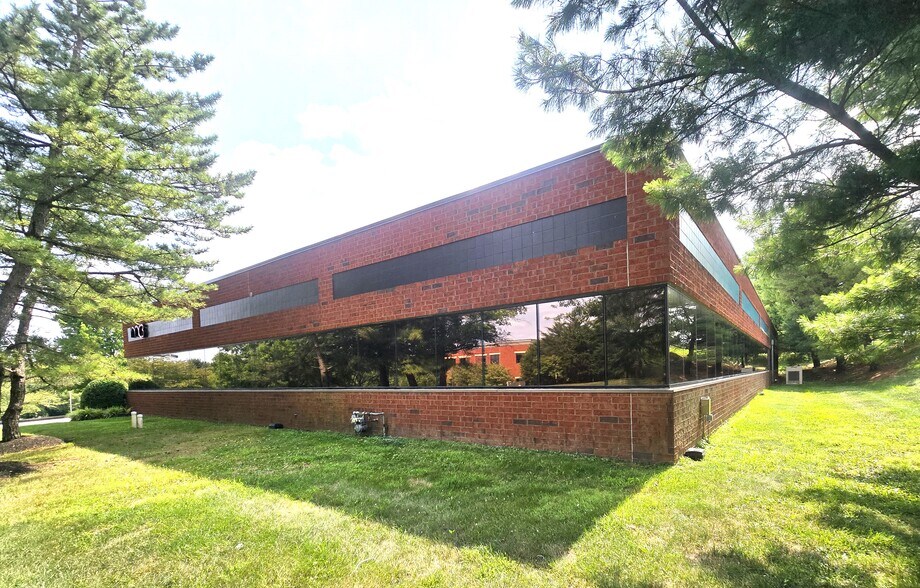 1180 McDermott Dr, West Chester, PA à louer - Photo principale - Image 1 de 12