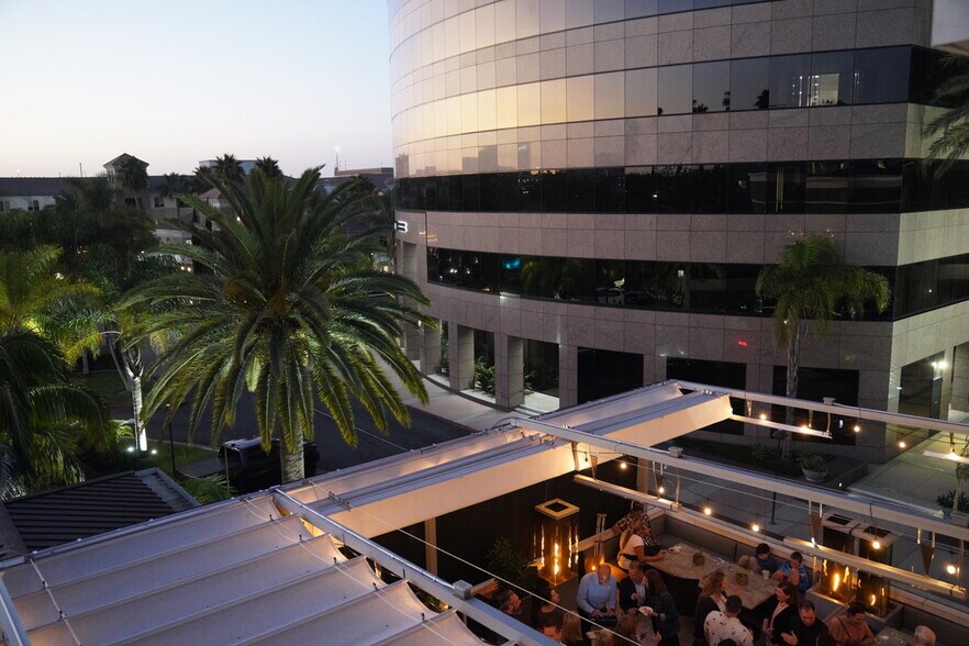 2601-2603 Main St, Irvine, CA à louer - Photo du bâtiment - Image 3 de 14